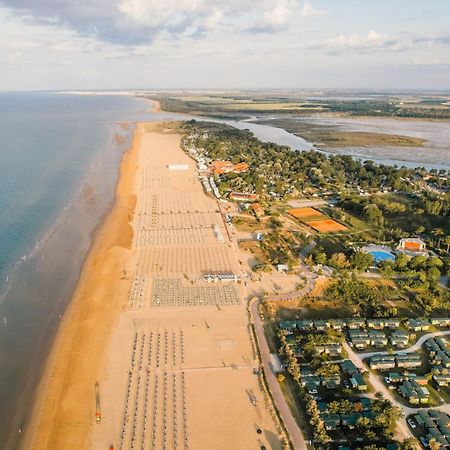 Bright Flat With A Wide Terrace - Beahost Rentals Bibione Exterior foto